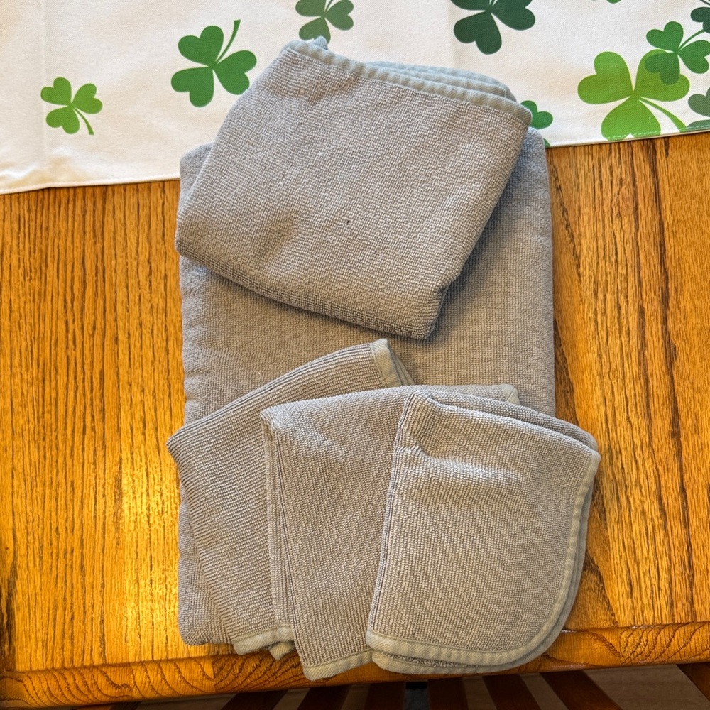 Gray Bathroom Towel Set